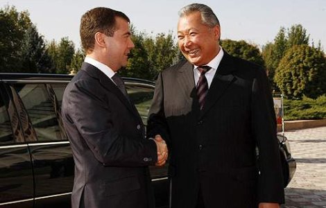 Presedintele Bakiev, alungat cu pietre