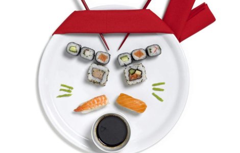 Astronautii japonezi servesc sushi in spatiu