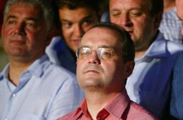 Boc isi ameninta colegii din PDL