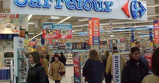 Carrefour, AMENDAT pentru un client care a asteptat 20 de minute