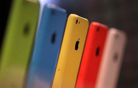 iPhone 5S si 5C au intrat in oferta operatorilor de telefonie mobila