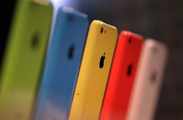 iPhone 5S si 5C intra in oferta operatorilor de telefonie mobila. Ce preturi se practica?