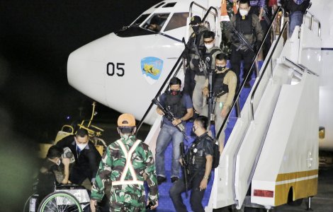 MAE: 14 cetățeni români și patru bulgari, evacuați din Kabul cu o aeronavă militară