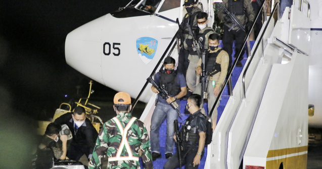 MAE: 14 cetățeni români și patru bulgari, evacuați din Kabul cu o aeronavă militară