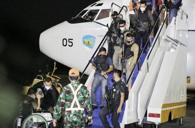 MAE: 14 cetățeni români și patru bulgari, evacuați din Kabul cu o aeronavă militară