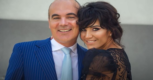 FOTO Soția lui Rareș Bogdan, în ipostaze fierbinți la malul mării. Florina face valuri în costum de baie