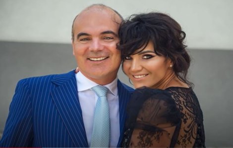 FOTO Soția lui Rareș Bogdan, în ipostaze fierbinți la malul mării. Florina face valuri în costum de baie