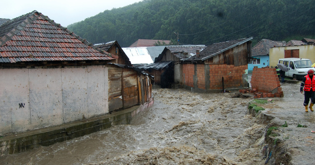 Informare ANM: Instabilitate atmosferică și cantități de apă însemnate în mare parte din țară, până miercuri