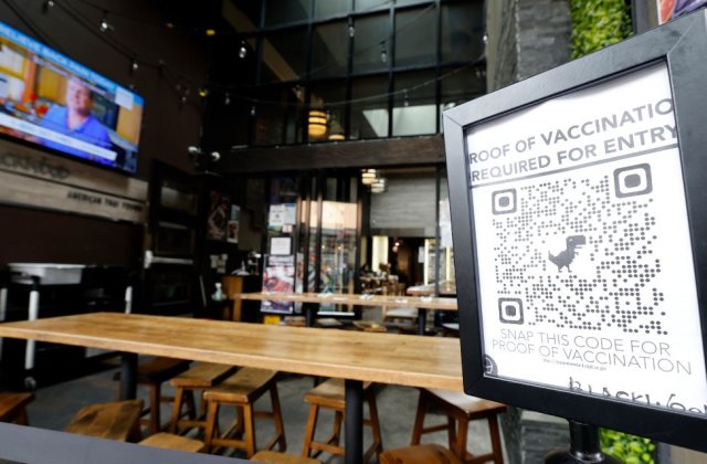 Gest nebunesc făcut de un italian. Și-a tatuat pe braț codul QR de pe certificatul de vaccinare