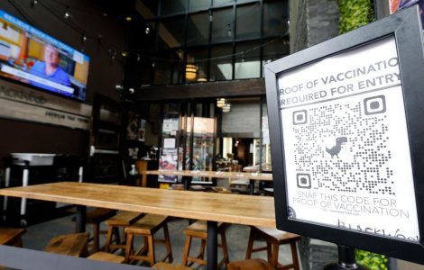 Gest nebunesc făcut de un italian. Și-a tatuat pe braț codul QR de pe certificatul de vaccinare