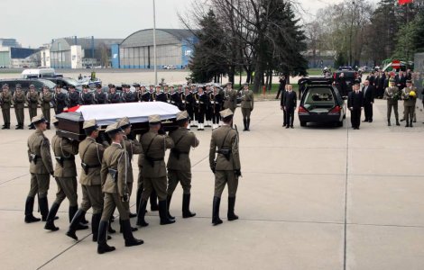 Polonezii si-au luat ramas bun de la sotii Kaczynski