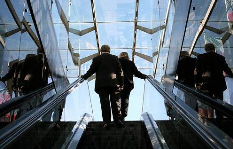 75.000 de bugetari vor fi concediati in 2010