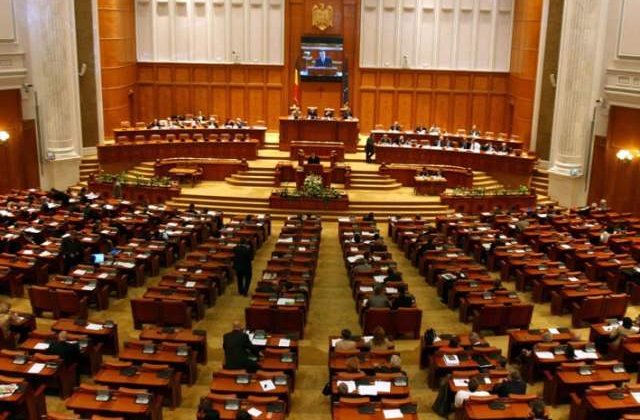 Deputatii dezbat luni dupa-amiaza motiunea simpla pe tema CFR Marfa, votul va fi dat marti