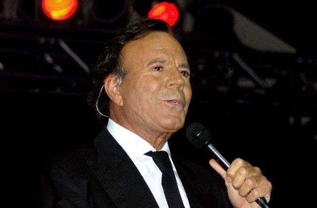 20.000 de spectatori la concertul gratuit sustinut de Julio Iglesias la Tg. Mures
