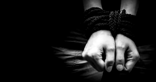 Ca-n codru. O fată de 14 ani a fost răpită cu mașina de pe stradă