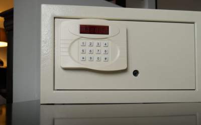 Hoțul strigă hoțul. Cei care...