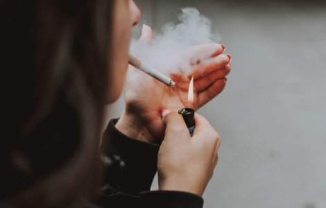 Carantina a contribuit ca tot mai mulți tineri să înceapă să fumeze