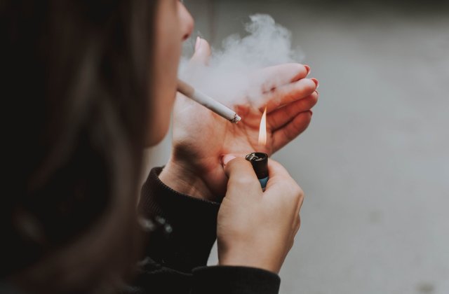 Carantina a contribuit ca tot mai mulți tineri să &icirc;nceapă să fumeze