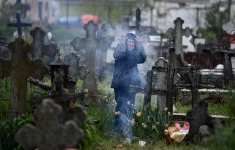 Gălățenii trebuie să-și aleagă ziua în care mor. Înmormântările au fost interzise duminica în municipiu