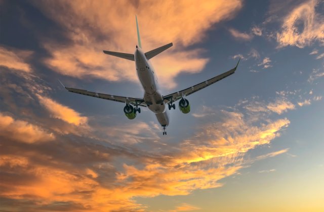 Un avion italian cu pasageri a fost atacat cu focuri de armă pe aeroportul din Kabul