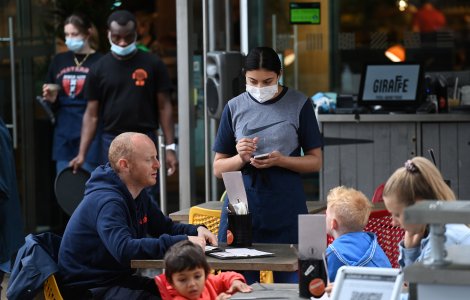 Patronii de restaurante au de gând să mărească prețurile din toamnă