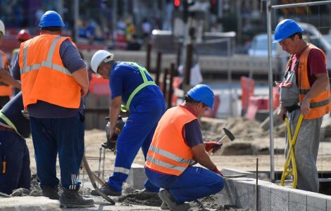 De ce sunt salarii mici în România? Explicațiile specialiștilor