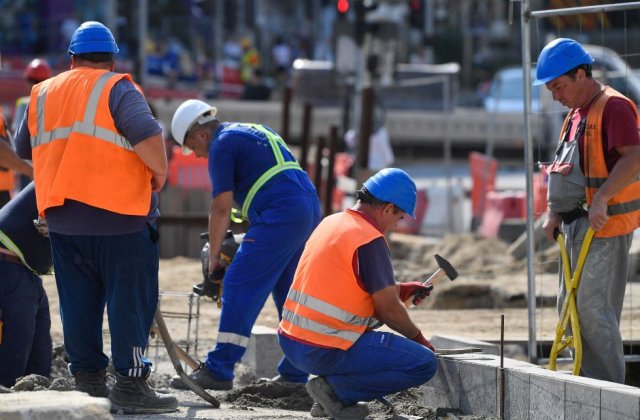 De ce sunt salarii mici &icirc;n Rom&acirc;nia? Explicațiile specialiștilor