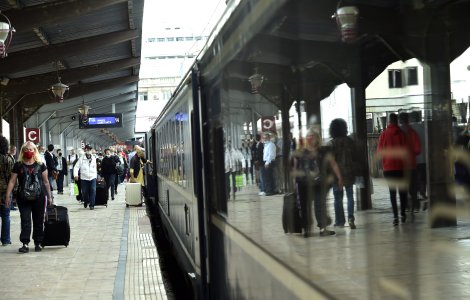 Minune la CFR. Ruta feroviară pe care românii pot plăti biletul cu cardul direct în tren