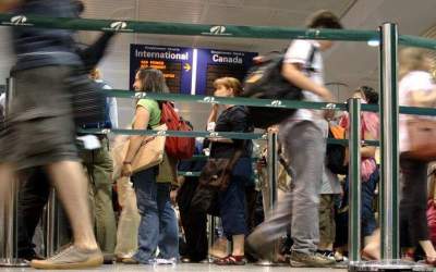 Pasagerii zborurilor anulate...