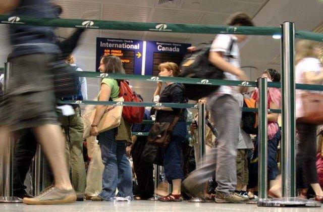 Pasagerii zborurilor anulate isi vor primi banii inapoi