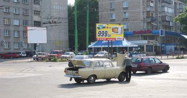 Comunistii moldovenii, lasati fara masini