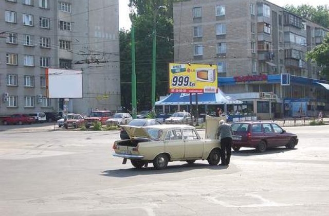 Comunistii moldovenii, lasati fara masini