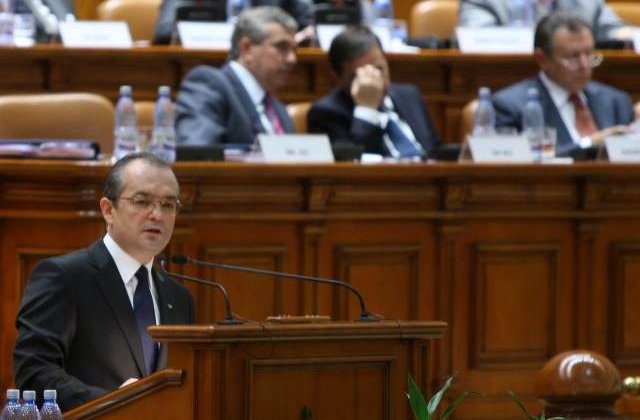 Opozitia vrea caderea guvernului Boc