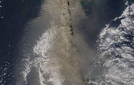 Eruptia vulcanului din Islanda s-a intensificat