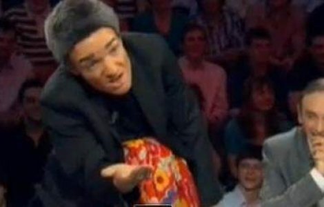  Video  Salutul romanilor in Franta, "mana intinsa cersind"?!