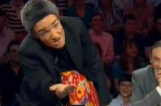 [VIDEO] Salutul romanilor in Franta, "mana intinsa cersind"?!