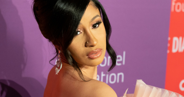  Top  TOP 6 vedete care au cont pe OnlyFans și au fost judecate de fanii lor