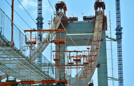 Politicienii vor la pod! Drulă și Dan Barna au ajuns la mastodontul de peste Dunăre de la Brăila pentru nimic