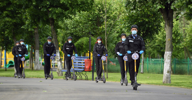 Polițiștii locali din Timișoara, razii pe jos. Primarul Fritz a pus trotinetele electrice moderne la păstrare