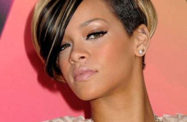 Rihanna a fost internata de urgenta