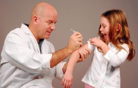 Vaslui: Mii de copii nu pot fi imunizati din cauza lipsei de vaccinuri