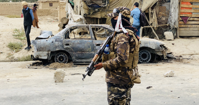 Talibanii salută un „moment istoric”. Focuri de armă la Kabul