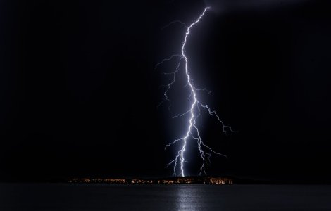 Un antrenor de fotbal din Bulgaria, ucis de un trăsnet chiar în timpul unui meci