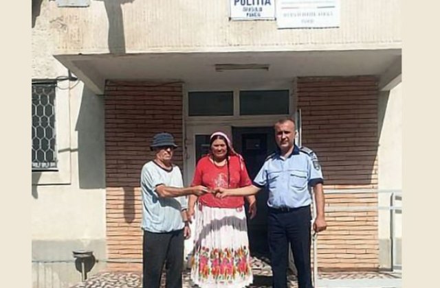 &bdquo;Ce facem noi, ca cetățeni cinstiți, c&acirc;nd găsim un portofel?&rdquo; O femeie de etnie romă: &Icirc;l &icirc;napoiem