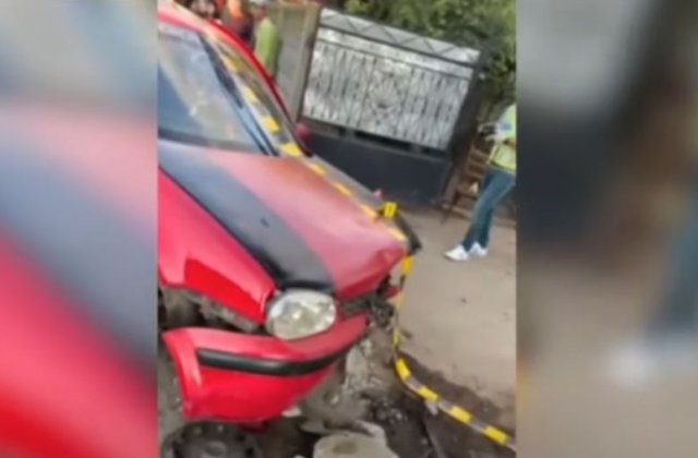 Fetiță din Dolj ucisă &icirc;n fața porții, alături de străbunica ei, de o șoferiță &icirc;ncepătoare