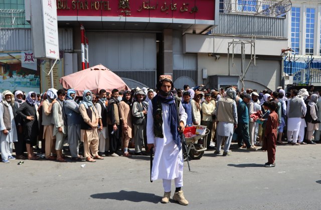 VIDEO Talibanii pregătesc o paradă cu echipamente americane