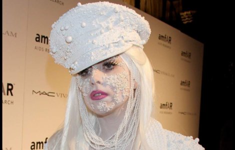 Lady Gaga vrea sa-si faca operatii estetice