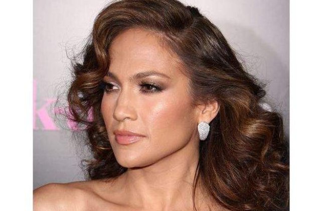 [VIDEO] Jennifer Lopez, fashion icon-ul deceniului