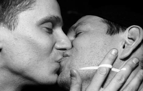 Primul film indian care prezinta un sarut intre homosexuali