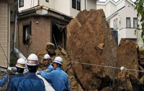 Alunecari de teren in Japonia: Peste 35 de morti
